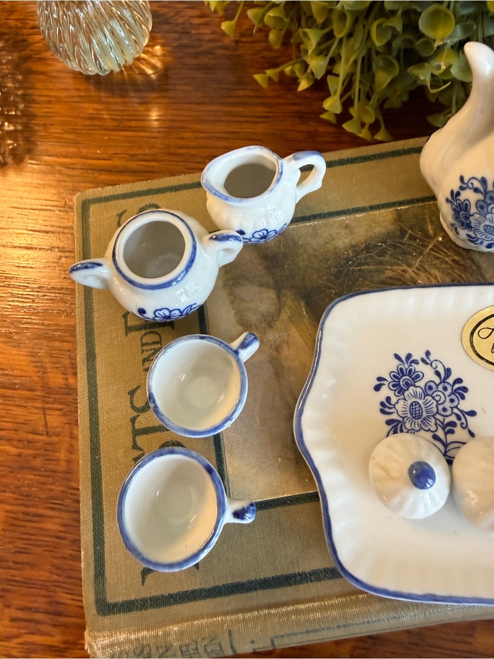 Vintage miniature White and Blue Porcelain Tea Set - Classic Floral Design - Picture 11 of 17